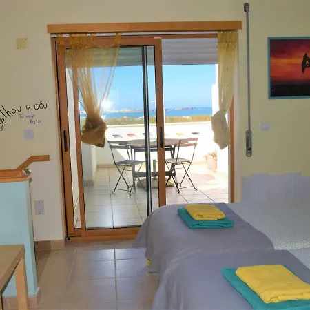 לינה וארוחת בוקר Surf House *