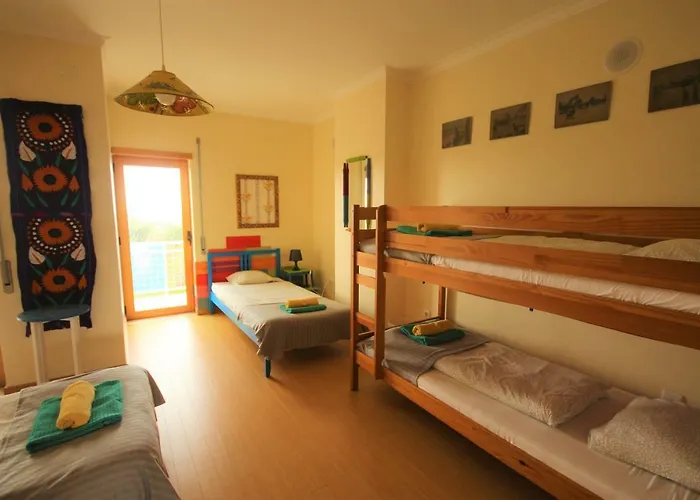 לינה וארוחת בוקר Surf House *