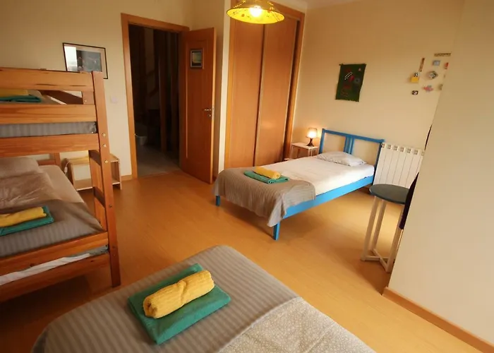 לינה וארוחת בוקר Surf House *