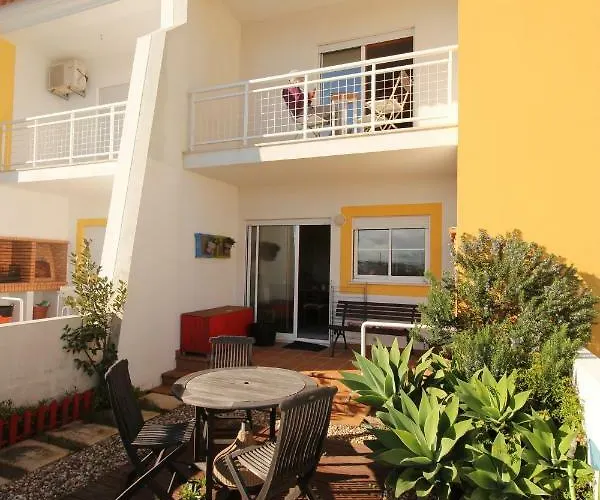 לינה וארוחת בוקר Surf House *