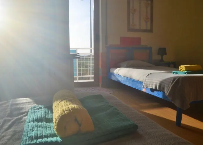 Surf House לינה וארוחת בוקר