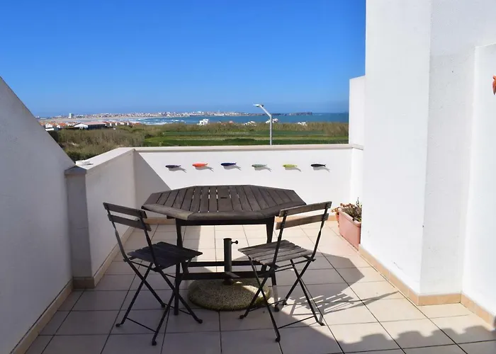 לינה וארוחת בוקר Surf House בליאל