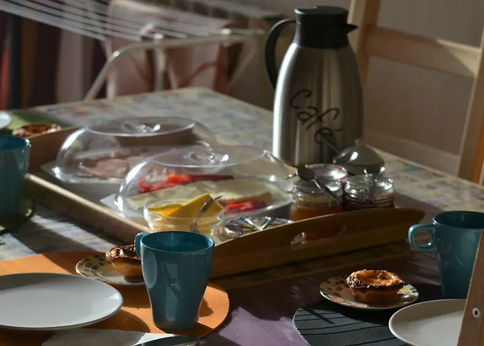 לינה וארוחת בוקר Surf House בליאל